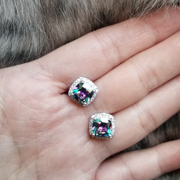 Jewelry - 🍒NWOT🍒 RAINBOW CZ STUD EARRINGS